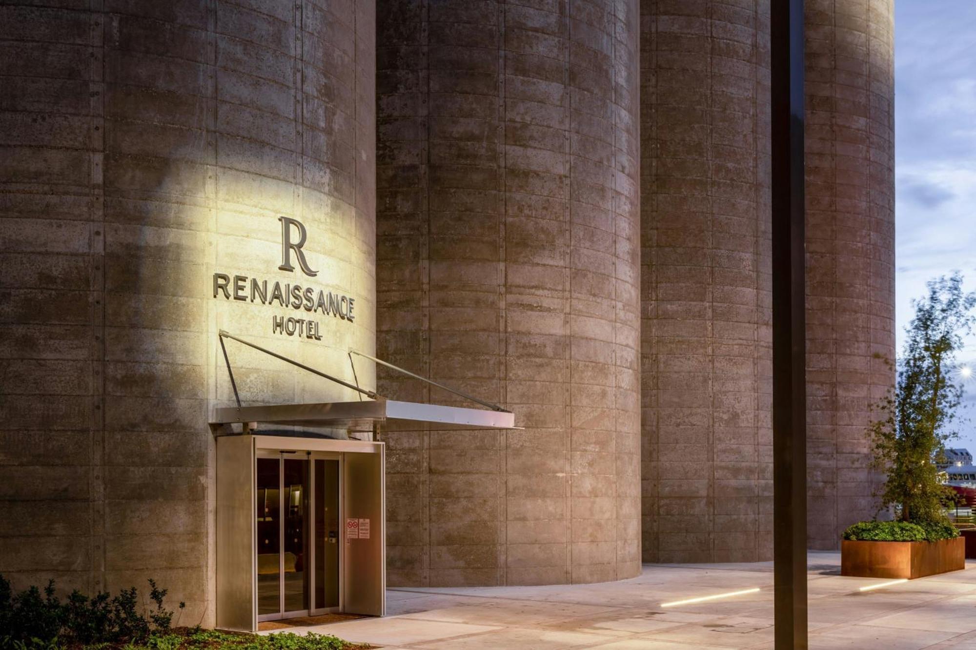 Renaissance Hotel 4*